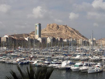 Castillo de Santa Barbara y puerto alicante