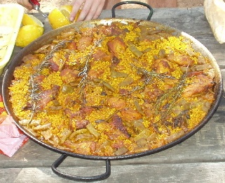 paella valenciana pollo, conejo, verduras y caracoles