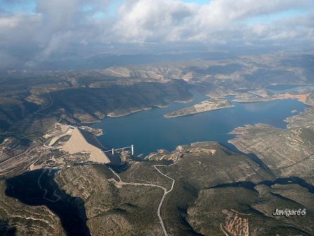 Presa y paisaje de Tous